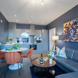 Apartment Elliot Oliver - Loft Style 2 Bedroom With Parking In The Docks, Gloucester